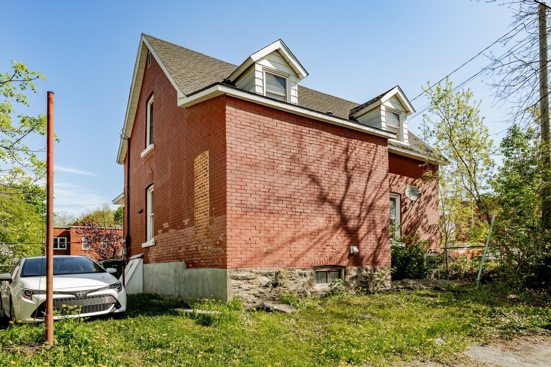 









312


Rue Mont-Plaisant

,
Sherbrooke (Fleurimont),




QC
J1E2A7

