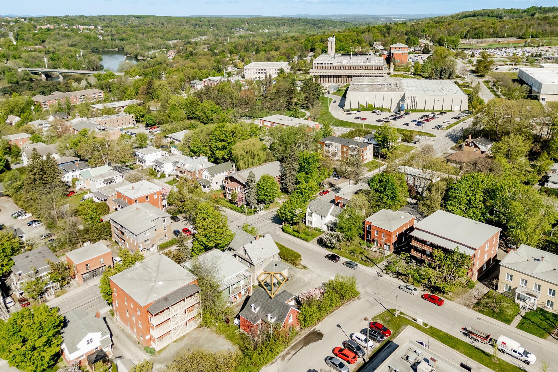 









312


Rue Mont-Plaisant

,
Sherbrooke (Fleurimont),




QC
J1E2A7

