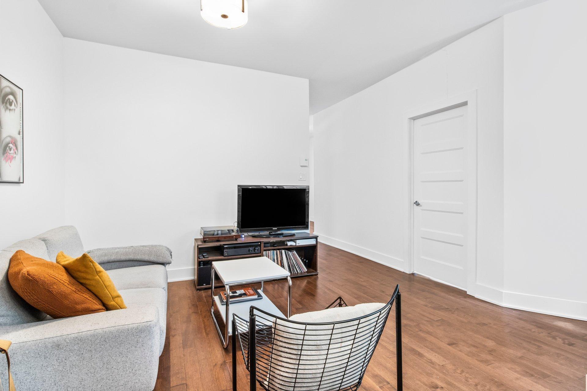 









1478

 - 1482


Av. Bourbonnière

,
Montréal (Mercier/Hochelaga-Maisonneuve),




QC
H1W3N2

