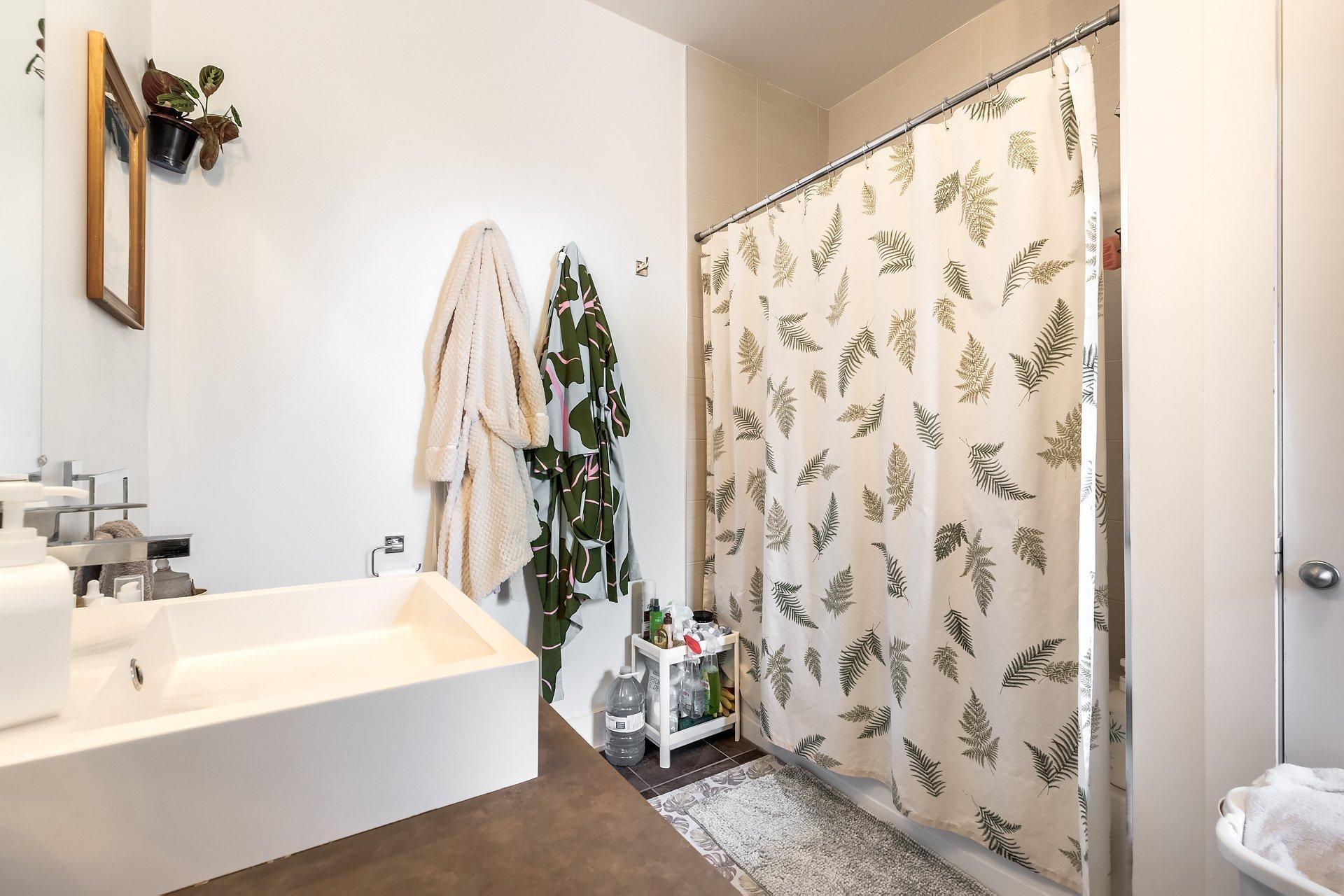 









1478

 - 1482


Av. Bourbonnière

,
Montréal (Mercier/Hochelaga-Maisonneuve),




QC
H1W3N2

