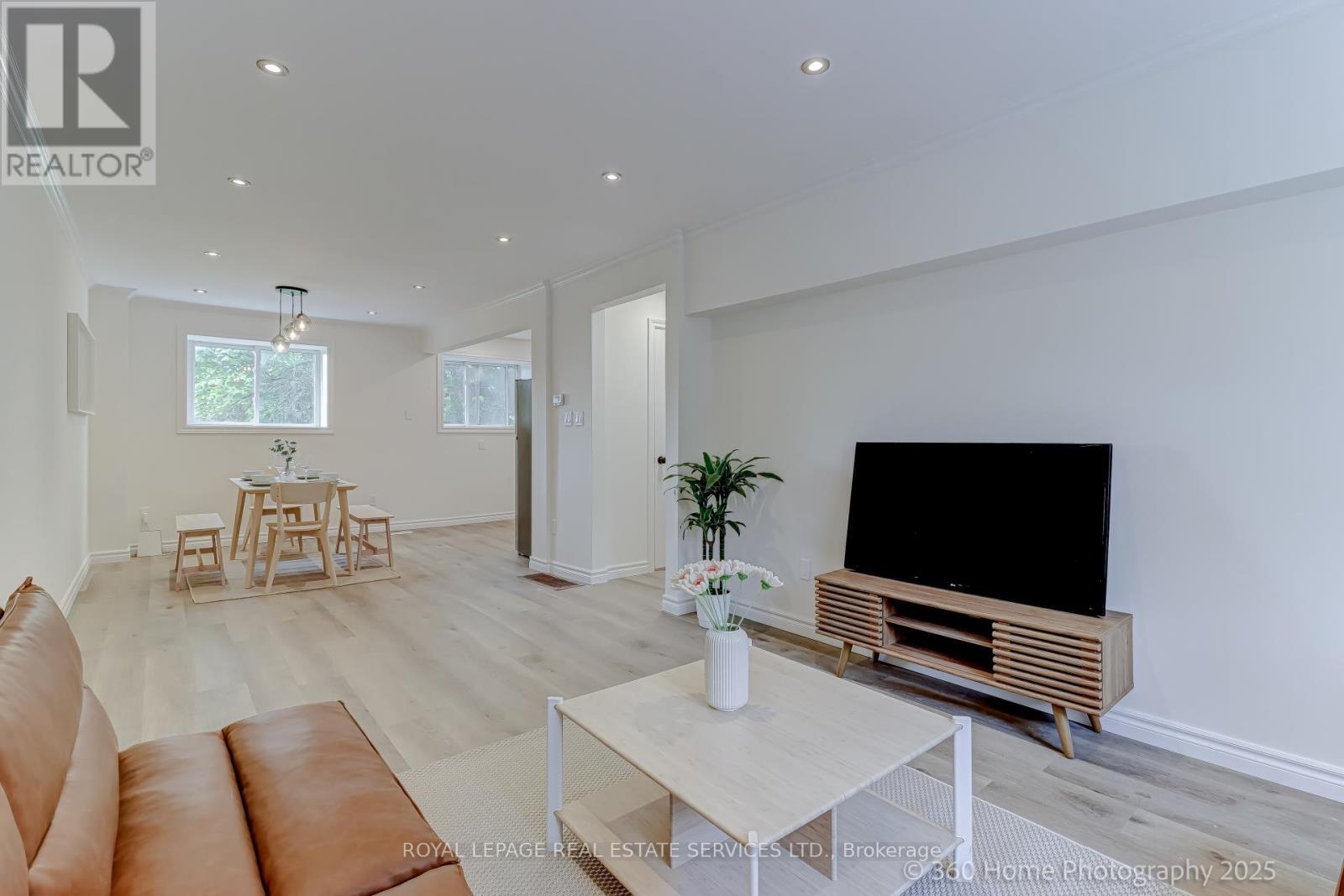 












121 - 25 COLLINSGROVE ROAD

,
Toronto,




Ontario
M1E3S3

