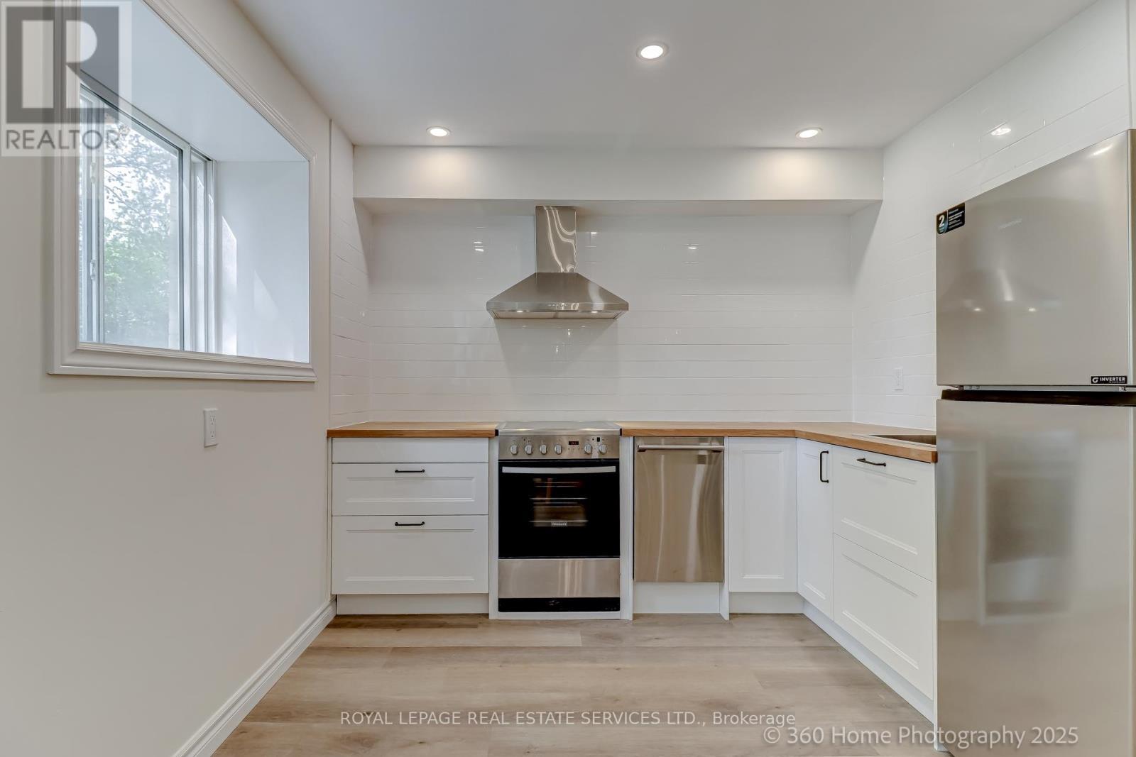 












121 - 25 COLLINSGROVE ROAD

,
Toronto,




Ontario
M1E3S3

