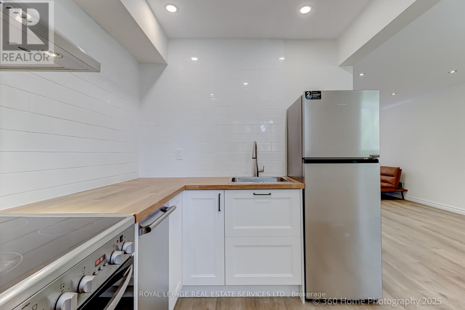 












121 - 25 COLLINSGROVE ROAD

,
Toronto,




Ontario
M1E3S3

