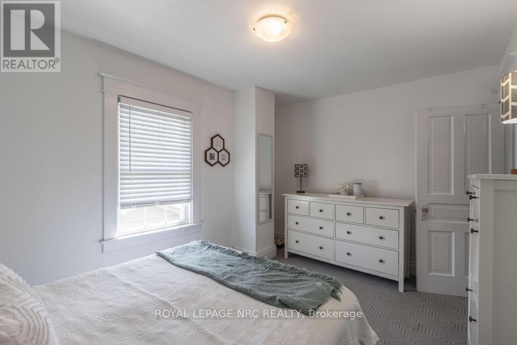 












174 YORK STREET

,
St. Catharines (Haig),




Ontario
L2R6G2

