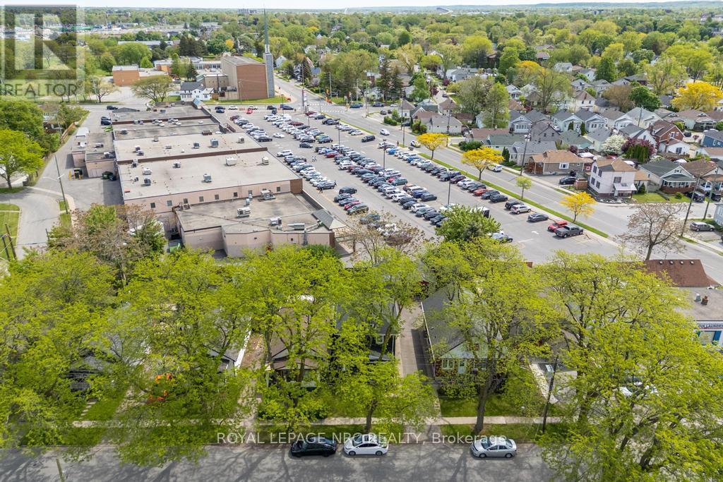 












174 YORK STREET

,
St. Catharines (Haig),




Ontario
L2R6G2

