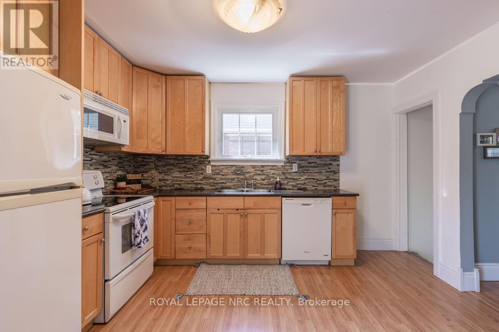 












174 YORK STREET

,
St. Catharines (Haig),




Ontario
L2R6G2

