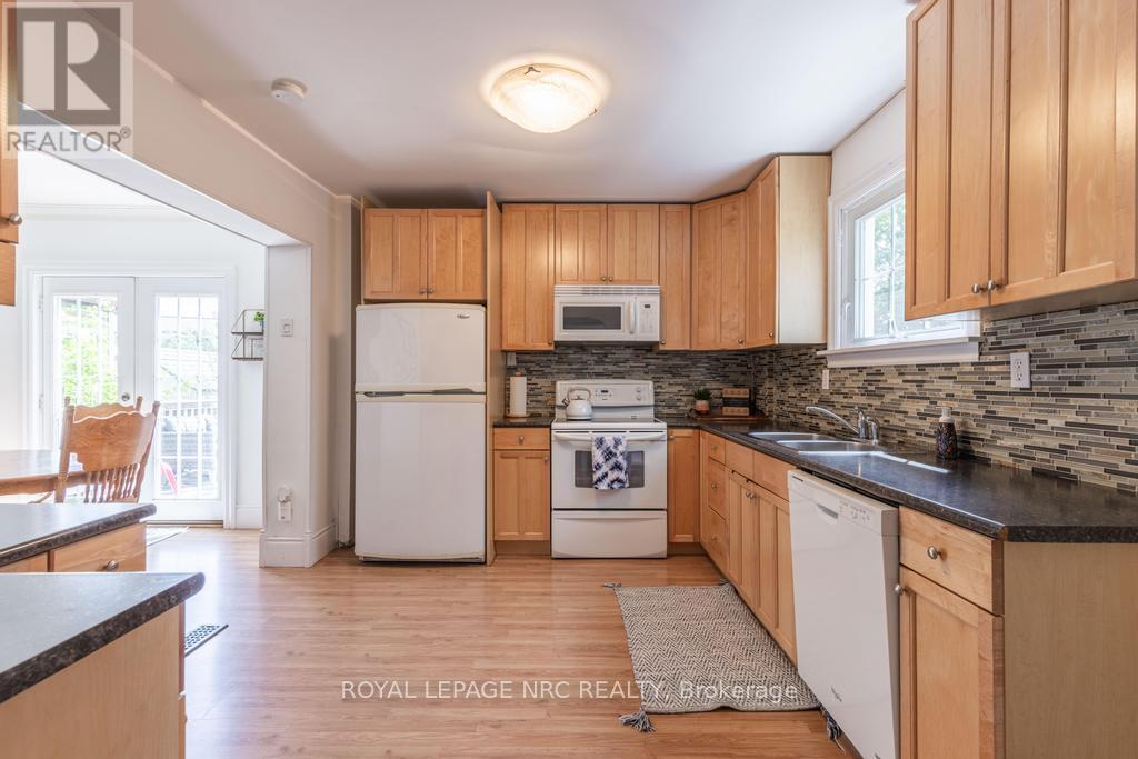 












174 YORK STREET

,
St. Catharines (Haig),




Ontario
L2R6G2


