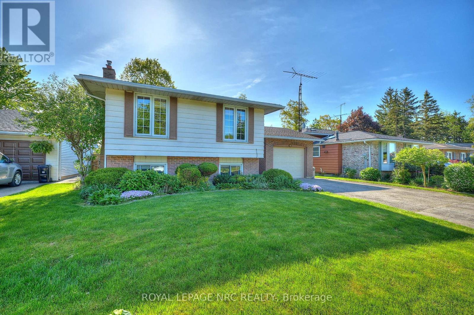 












88 ROYAL OAK DRIVE

,
Welland (N. Welland),




Ontario
L3C5V9

