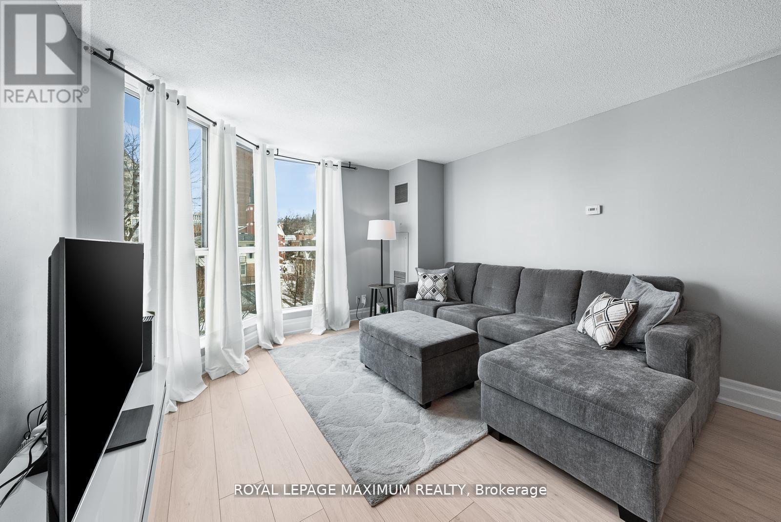 












601 - 150 DUNLOP STREET E

,
Barrie,




Ontario
L4M6H1

