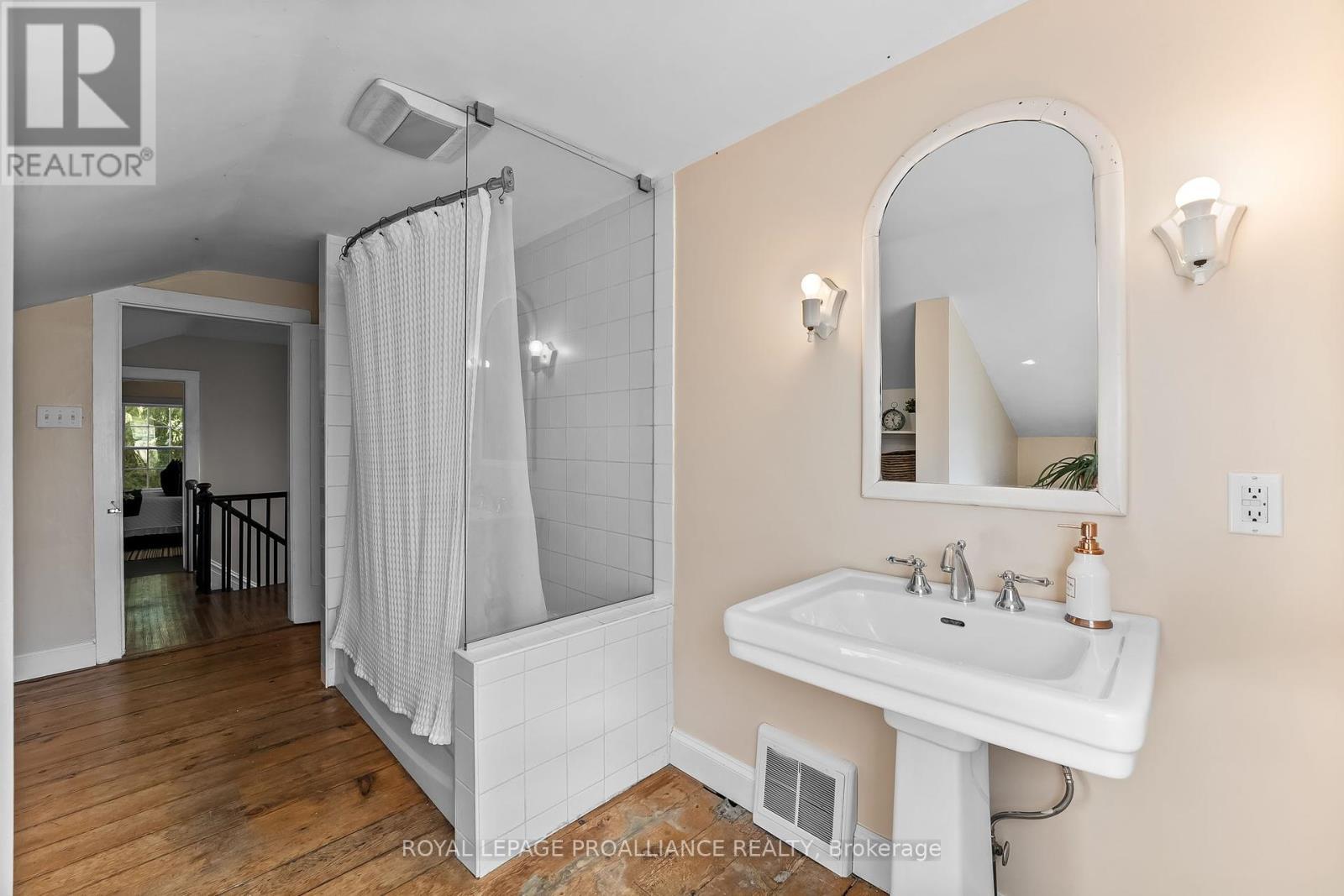 












1153 BAULCH ROAD

,
Port Hope,




Ontario
L1A3V7

