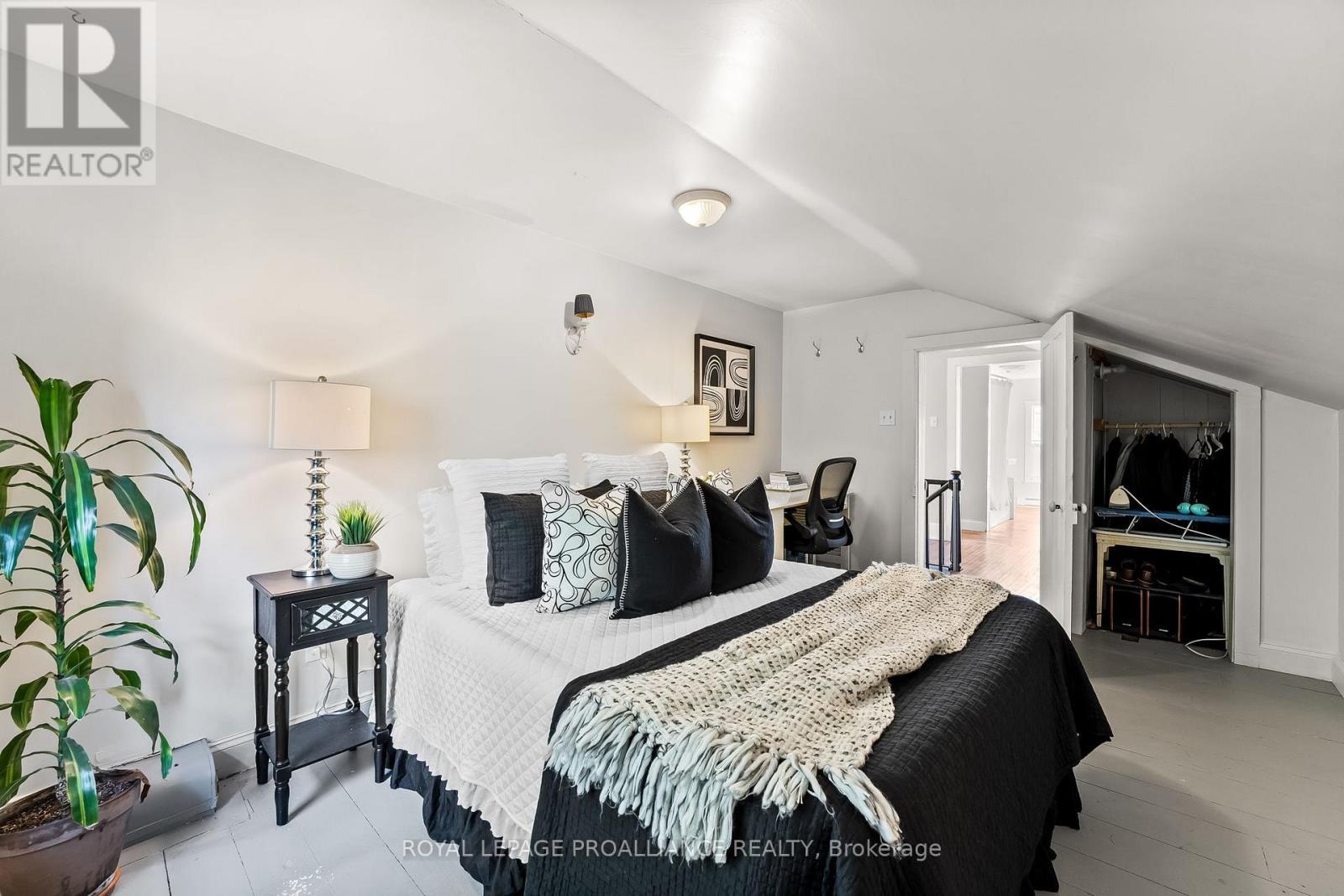 












1153 BAULCH ROAD

,
Port Hope,




Ontario
L1A3V7

