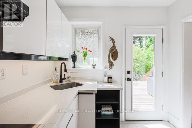 












269 ST CLEMENTS AVENUE

,
Toronto,




Ontario
M4R1H3

