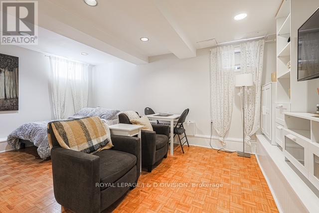 












269 ST CLEMENTS AVENUE

,
Toronto,




Ontario
M4R1H3

