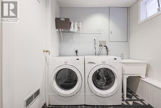 












269 ST CLEMENTS AVENUE

,
Toronto,




Ontario
M4R1H3

