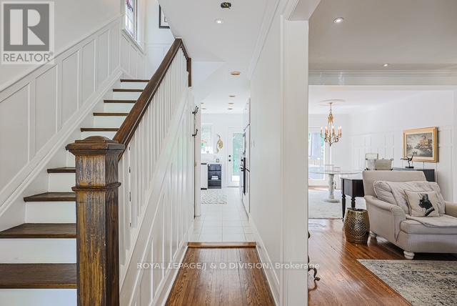 












269 ST CLEMENTS AVENUE

,
Toronto,




Ontario
M4R1H3

