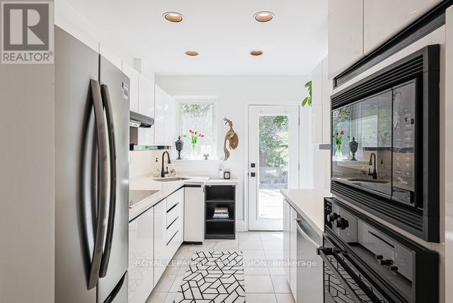 












269 ST CLEMENTS AVENUE

,
Toronto,




Ontario
M4R1H3

