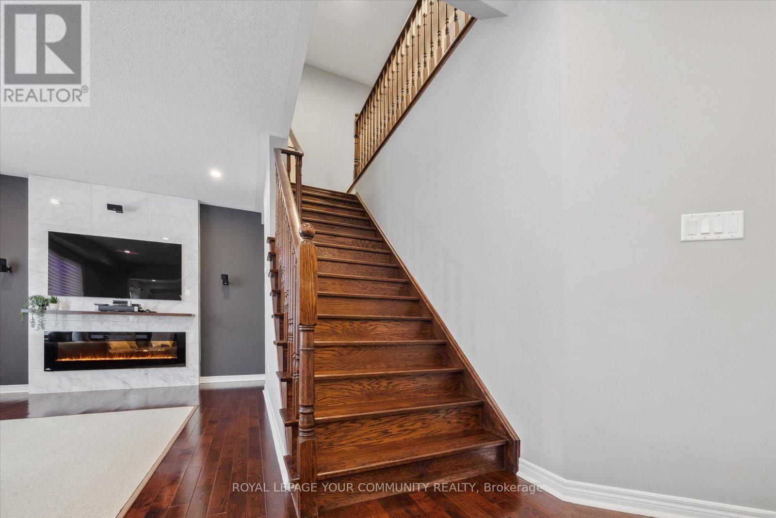












34 TOWNSHIP AVENUE

,
Richmond Hill,




Ontario
L4E0J8

