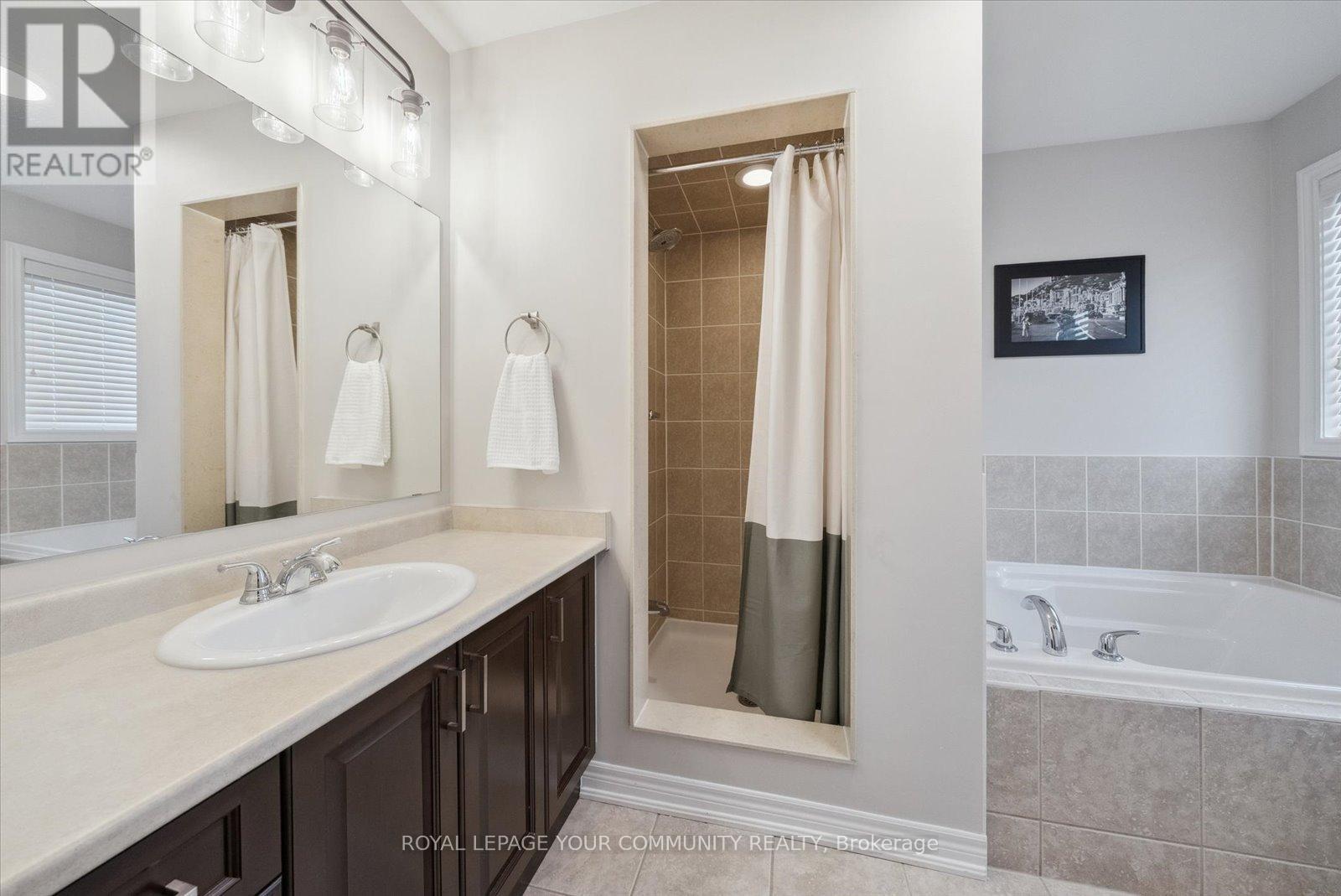 












34 TOWNSHIP AVENUE

,
Richmond Hill,




Ontario
L4E0J8

