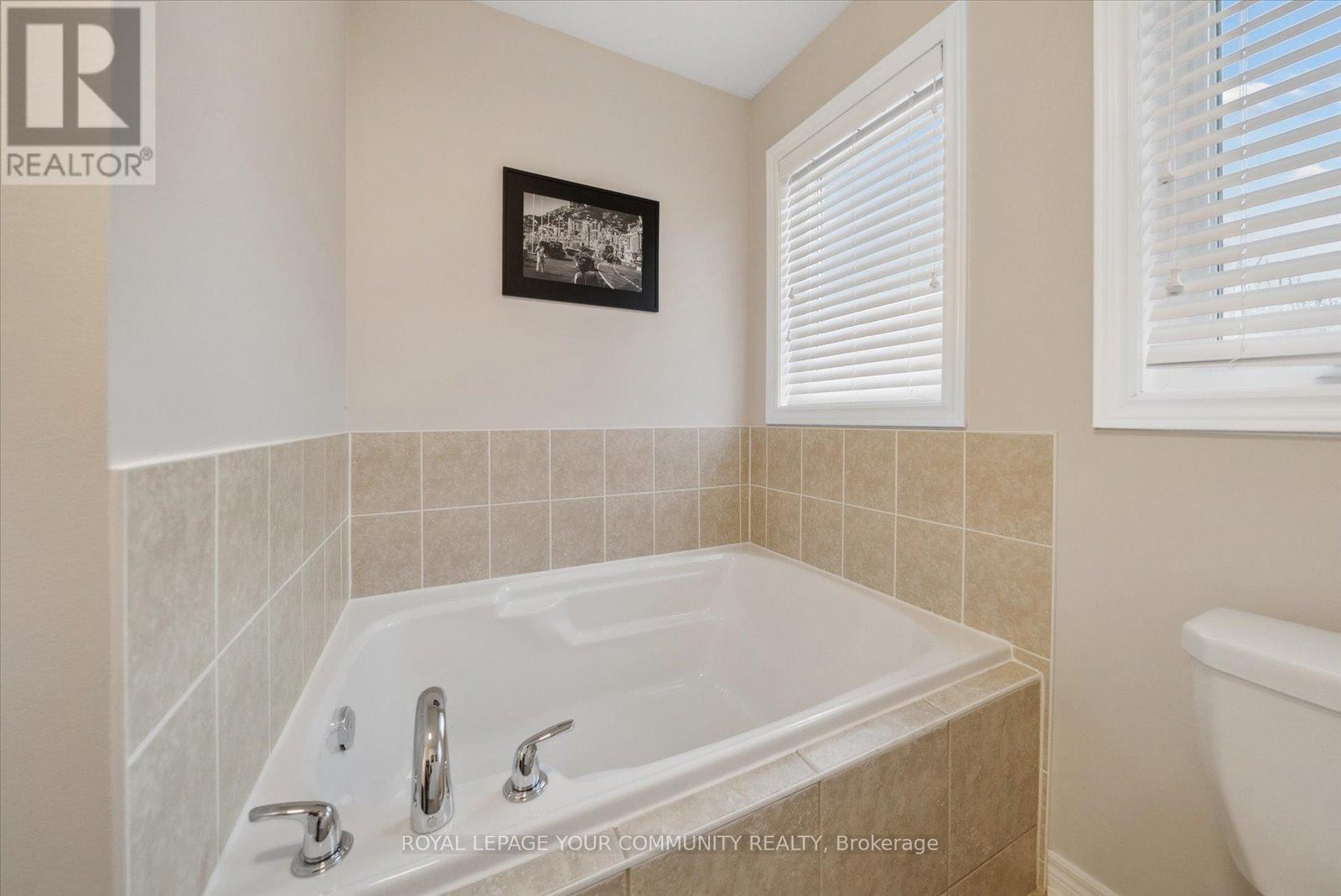 












34 TOWNSHIP AVENUE

,
Richmond Hill,




Ontario
L4E0J8


