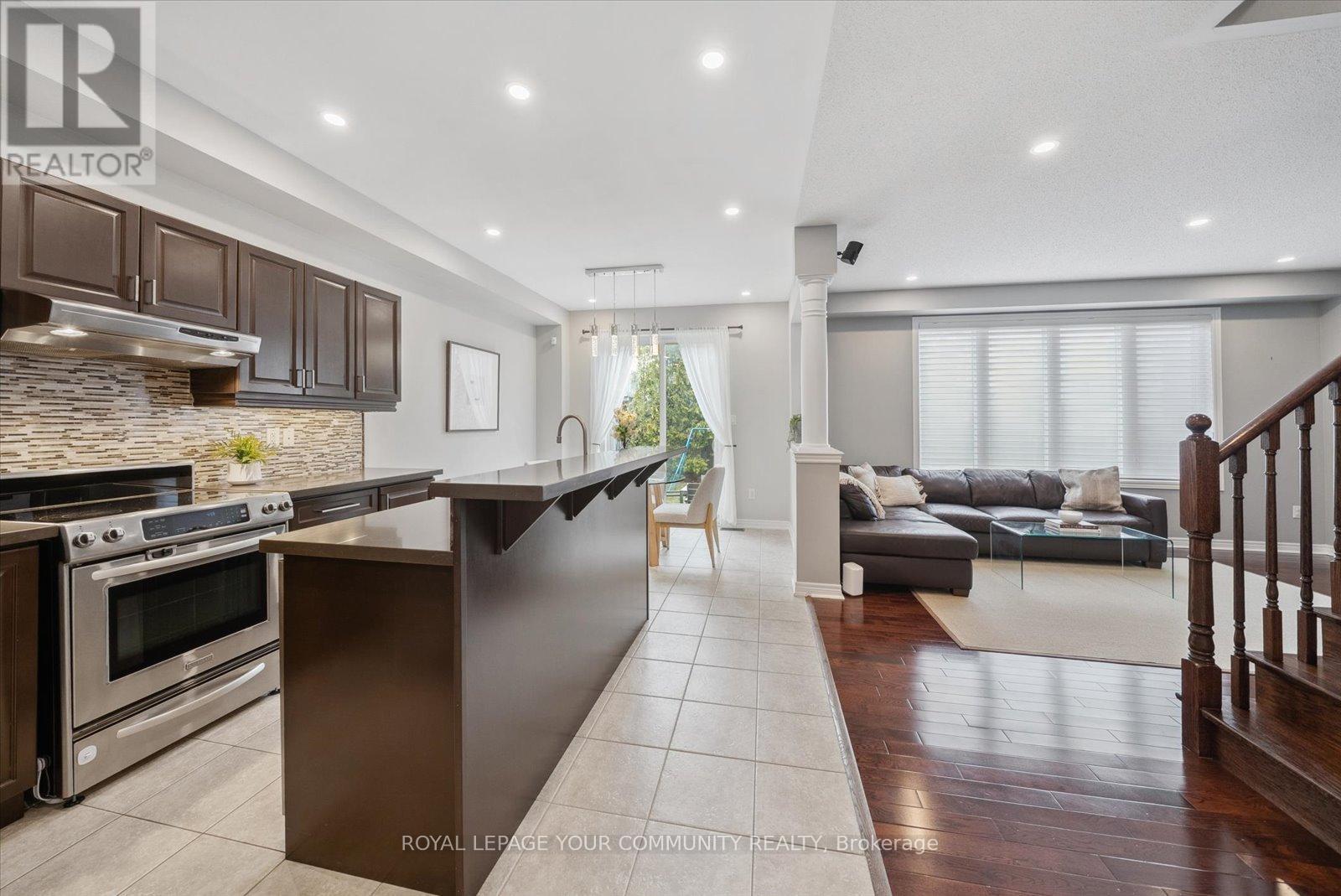 












34 TOWNSHIP AVENUE

,
Richmond Hill,




Ontario
L4E0J8

