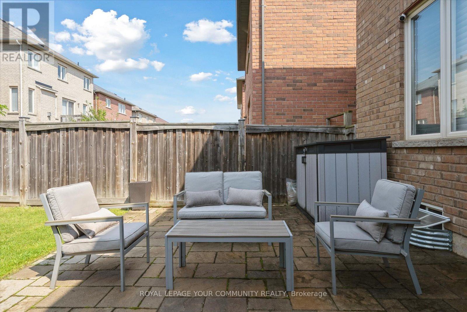 












34 TOWNSHIP AVENUE

,
Richmond Hill,




Ontario
L4E0J8

