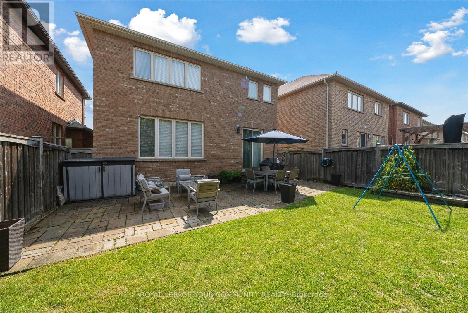 












34 TOWNSHIP AVENUE

,
Richmond Hill,




Ontario
L4E0J8

