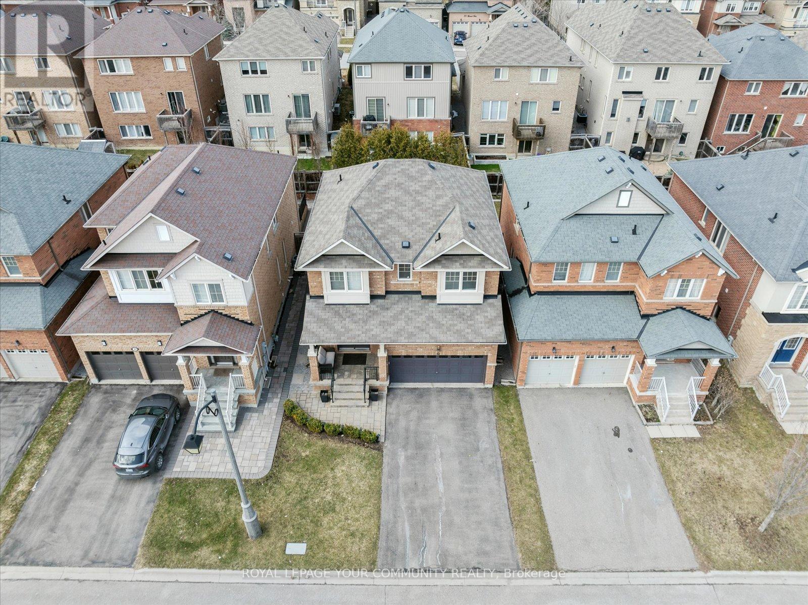 












34 TOWNSHIP AVENUE

,
Richmond Hill,




Ontario
L4E0J8

