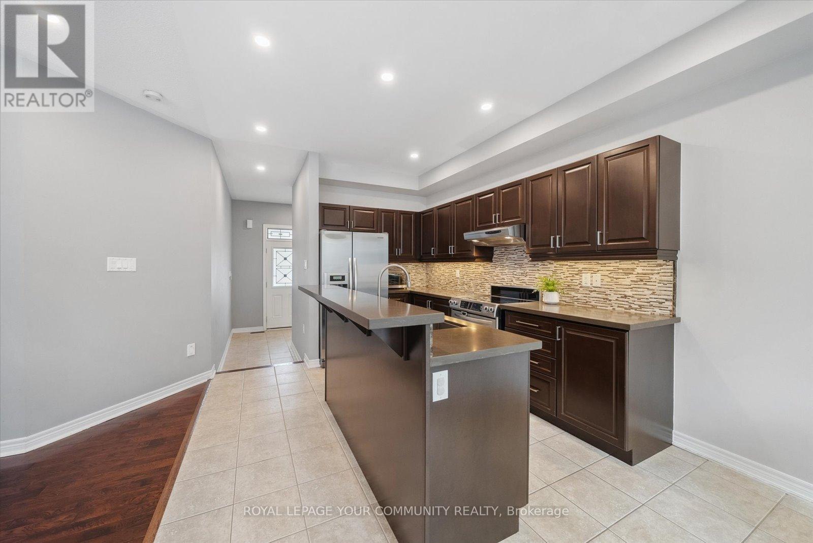 












34 TOWNSHIP AVENUE

,
Richmond Hill,




Ontario
L4E0J8

