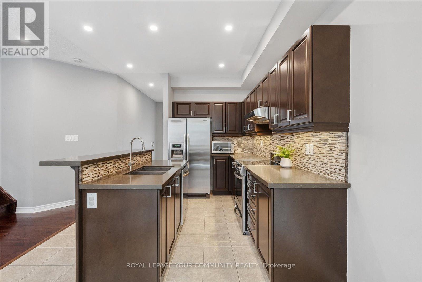 












34 TOWNSHIP AVENUE

,
Richmond Hill,




Ontario
L4E0J8

