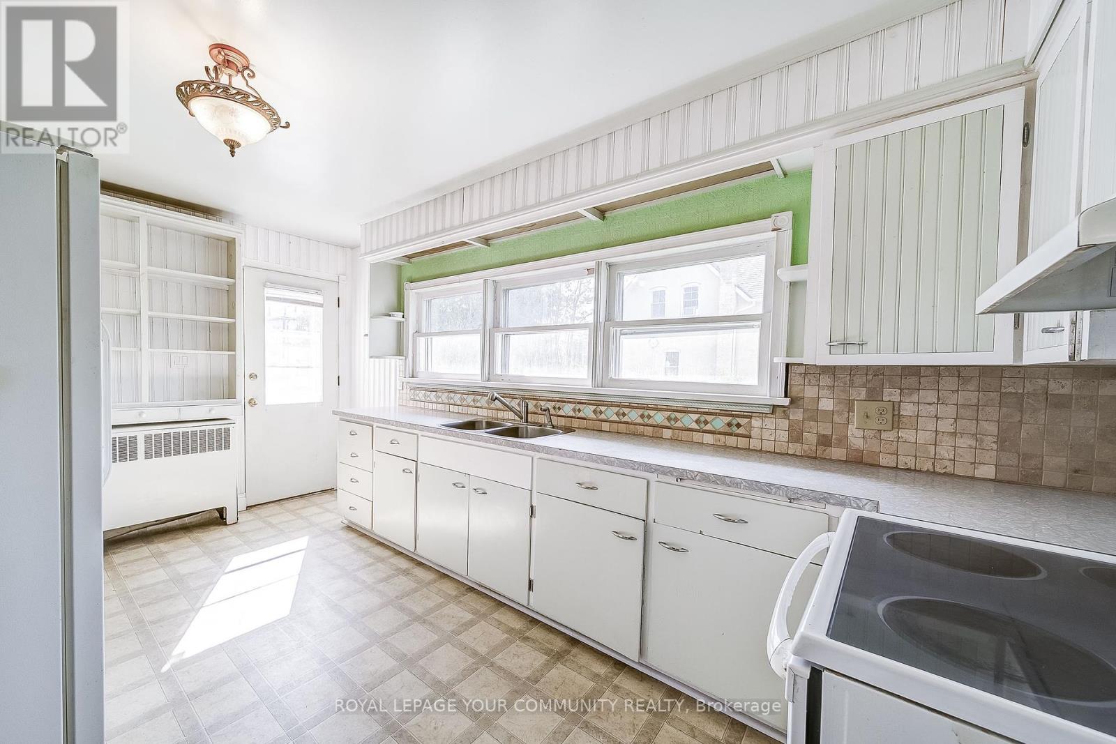 












20828 DALTON ROAD

,
Georgina,




Ontario
L0E1R0

