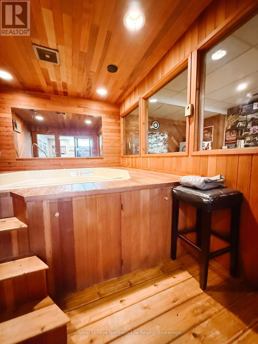 












221 ELEVENTH STREET

,
Mattawa,




Ontario
P0H1V0

