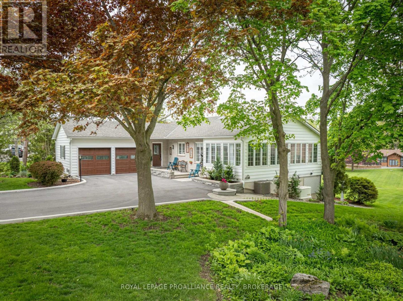 












1682 SOUTH BOULEVARD

,
Kingston (Kingston East (Incl CFB Kingston)),




Ontario
K7L4V1


