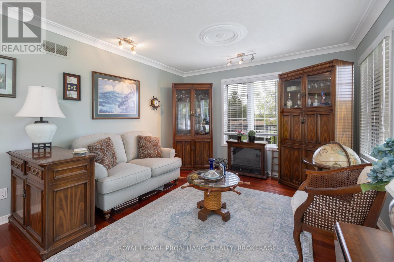 












1682 SOUTH BOULEVARD

,
Kingston (Kingston East (Incl CFB Kingston)),




Ontario
K7L4V1

