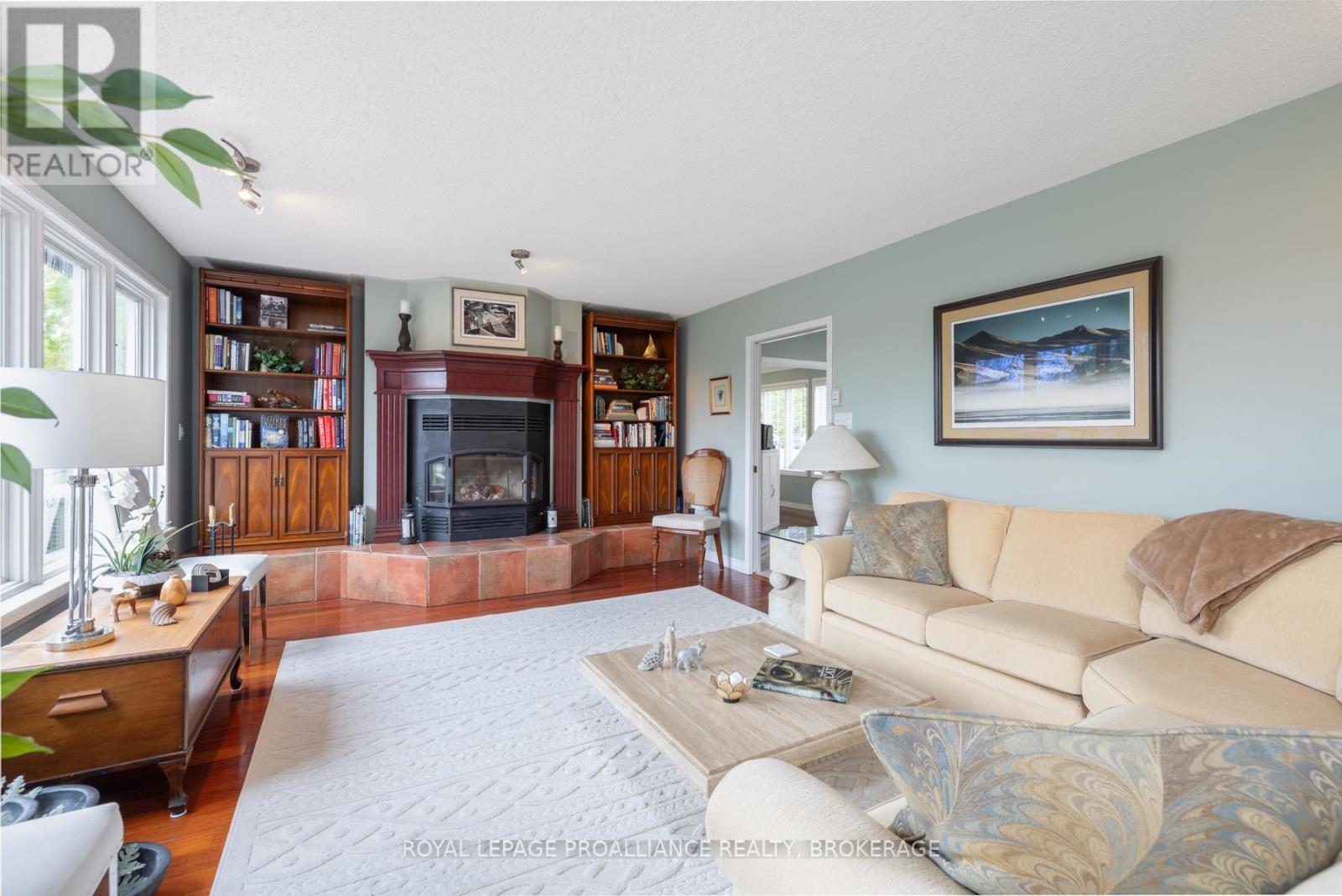 












1682 SOUTH BOULEVARD

,
Kingston (Kingston East (Incl CFB Kingston)),




Ontario
K7L4V1

