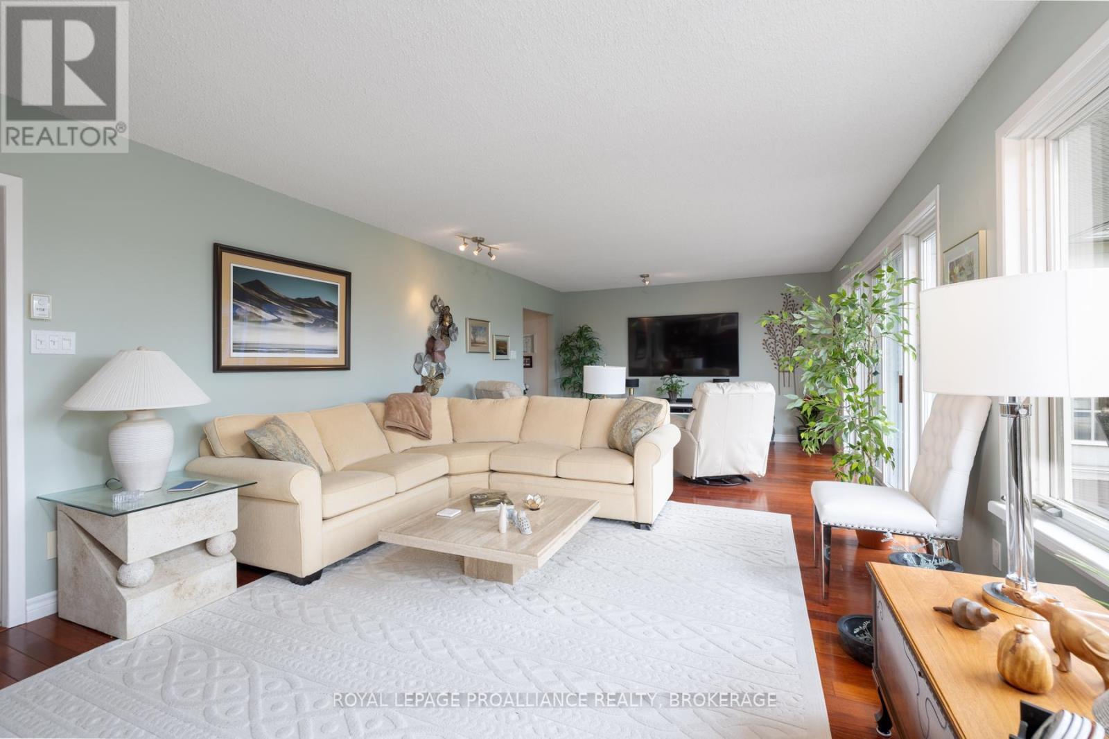 












1682 SOUTH BOULEVARD

,
Kingston (Kingston East (Incl CFB Kingston)),




Ontario
K7L4V1

