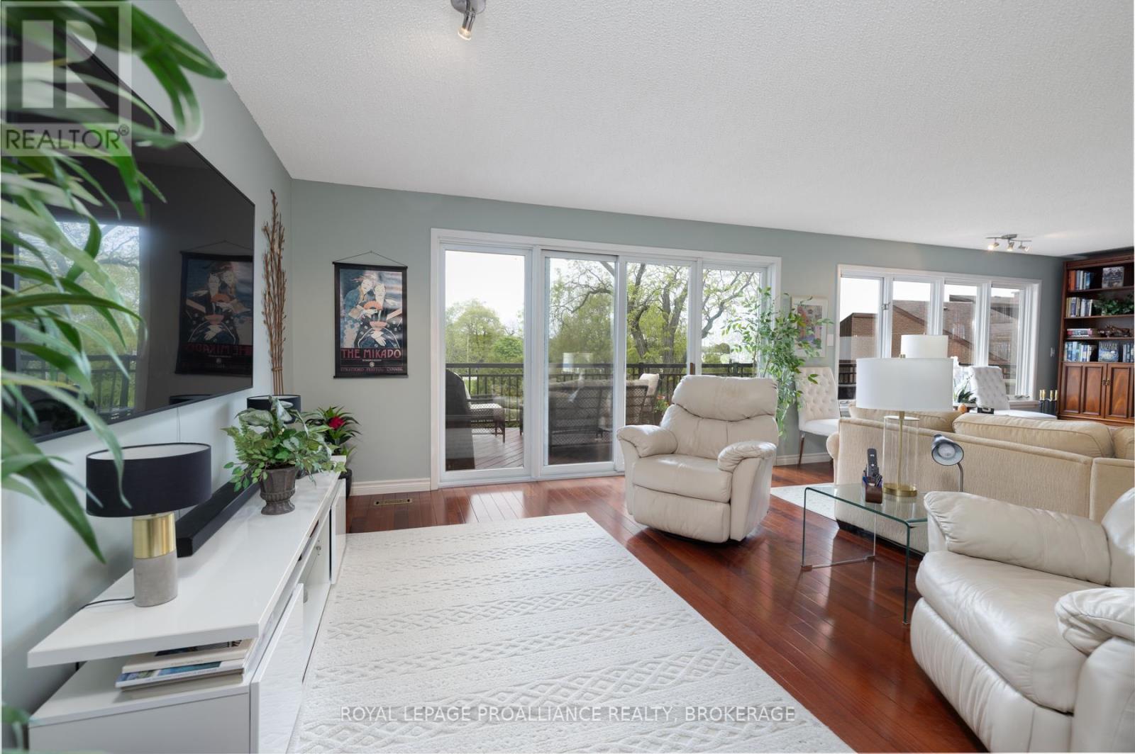 












1682 SOUTH BOULEVARD

,
Kingston (Kingston East (Incl CFB Kingston)),




Ontario
K7L4V1

