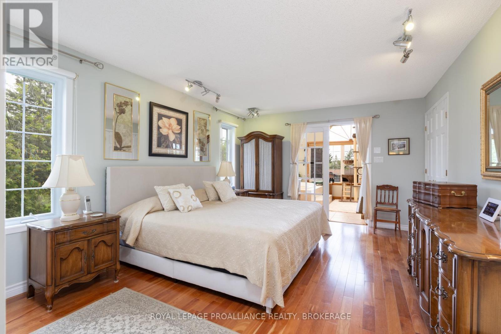 












1682 SOUTH BOULEVARD

,
Kingston (Kingston East (Incl CFB Kingston)),




Ontario
K7L4V1

