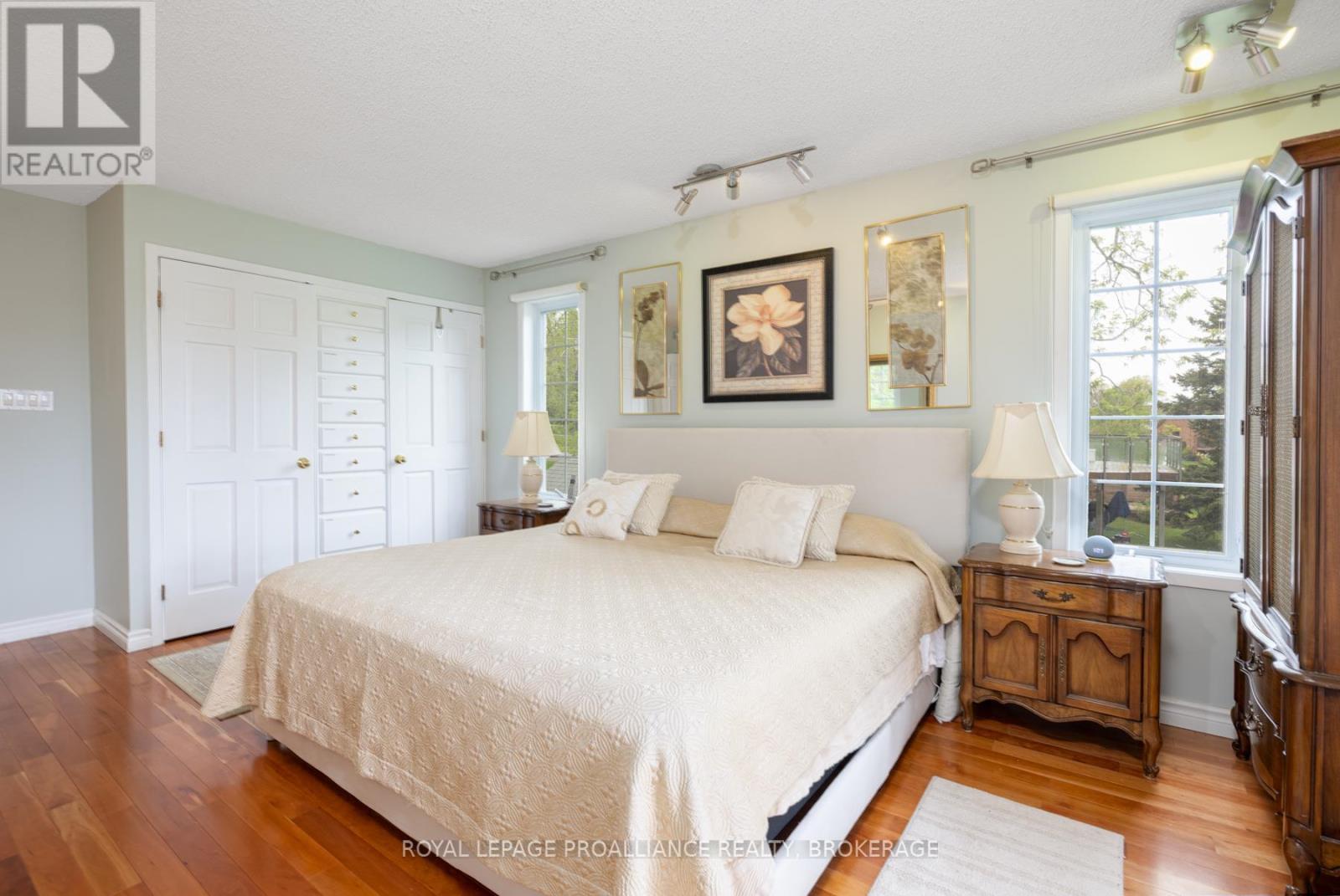 












1682 SOUTH BOULEVARD

,
Kingston (Kingston East (Incl CFB Kingston)),




Ontario
K7L4V1


