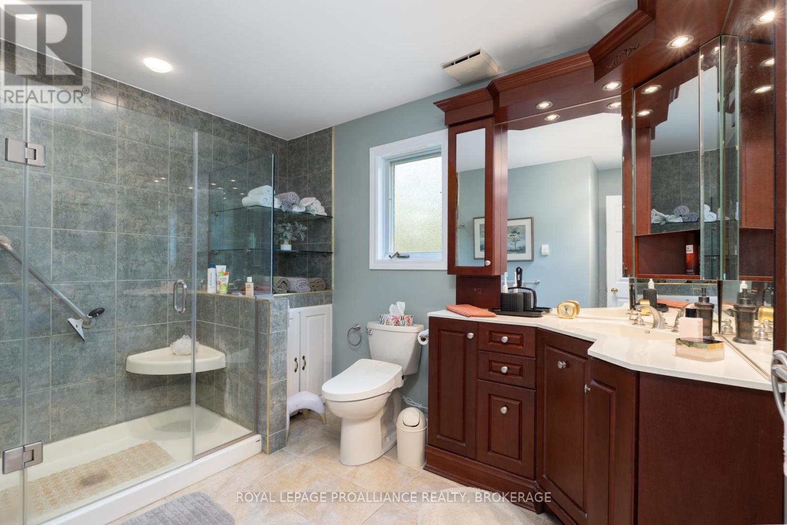 












1682 SOUTH BOULEVARD

,
Kingston (Kingston East (Incl CFB Kingston)),




Ontario
K7L4V1

