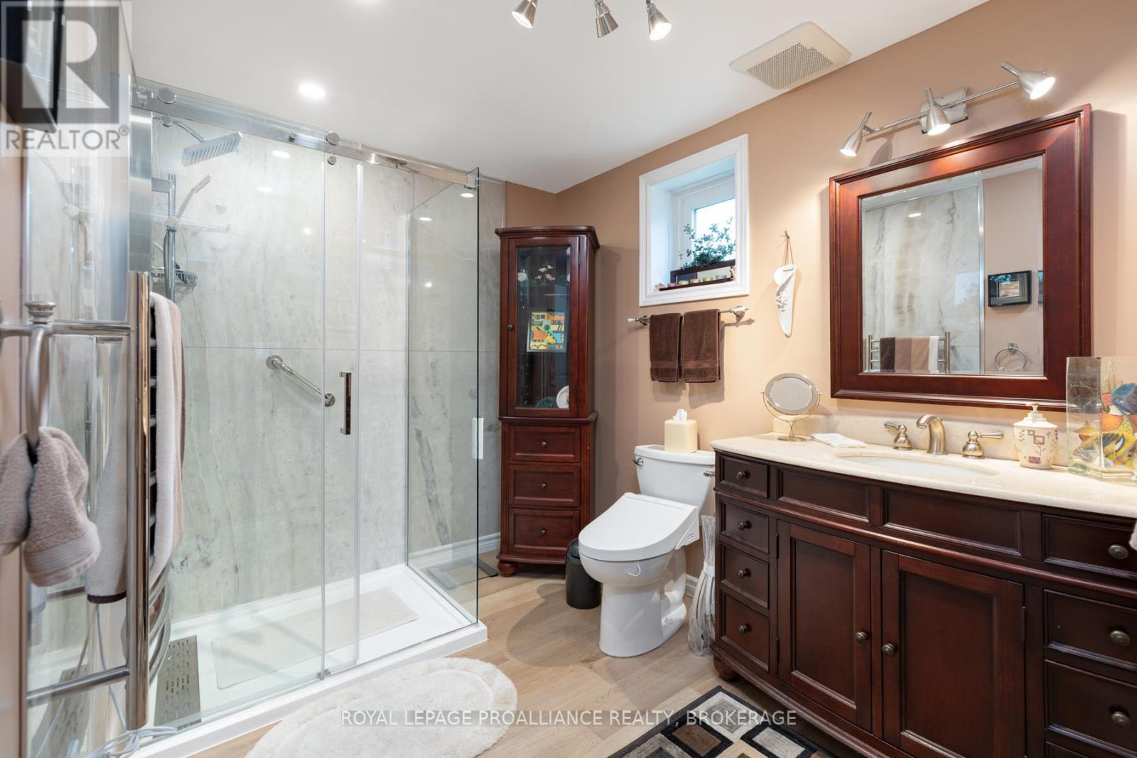 












1682 SOUTH BOULEVARD

,
Kingston (Kingston East (Incl CFB Kingston)),




Ontario
K7L4V1

