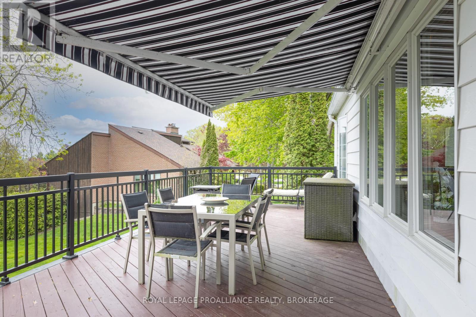 












1682 SOUTH BOULEVARD

,
Kingston (Kingston East (Incl CFB Kingston)),




Ontario
K7L4V1

