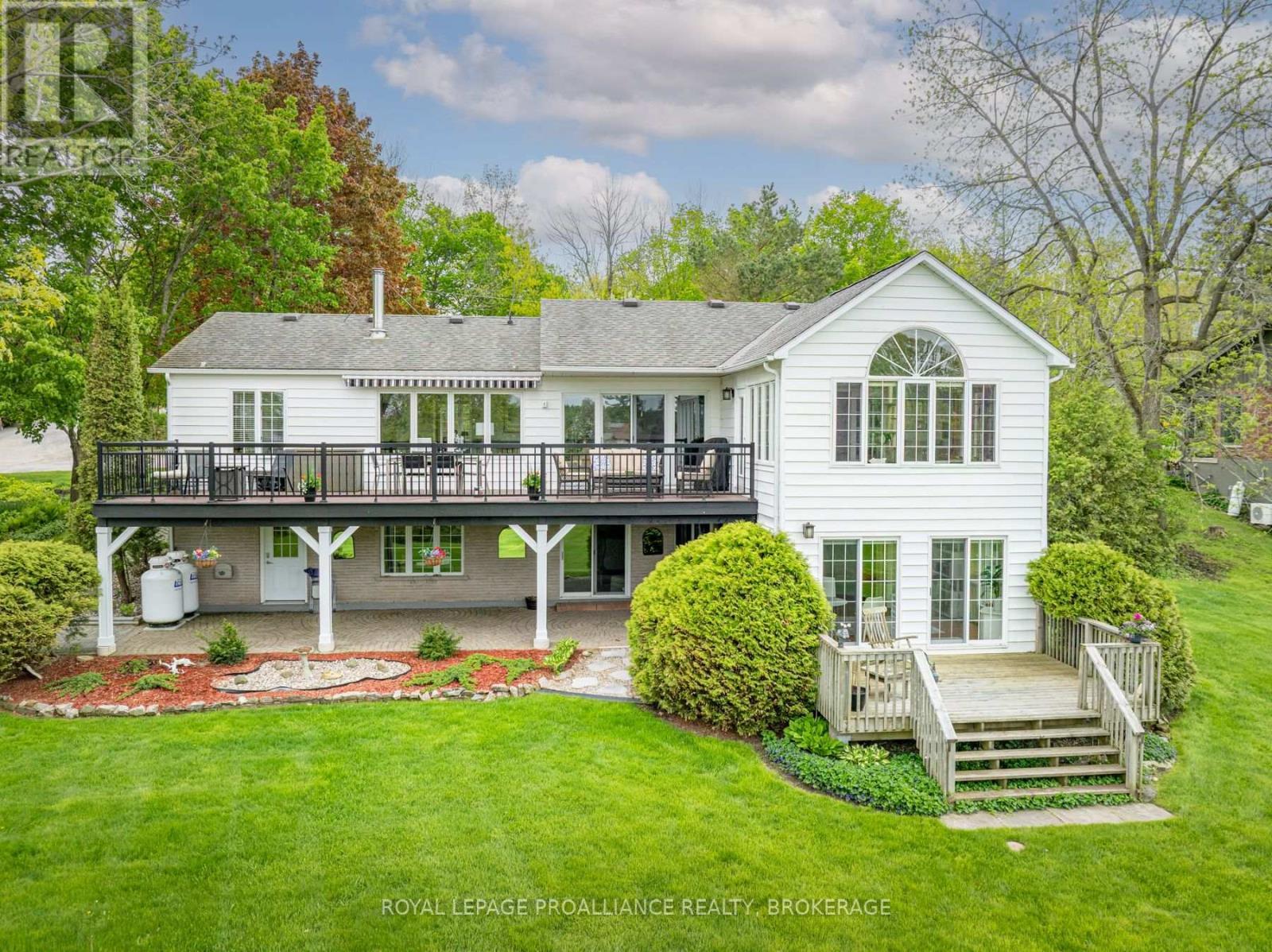 












1682 SOUTH BOULEVARD

,
Kingston (Kingston East (Incl CFB Kingston)),




Ontario
K7L4V1


