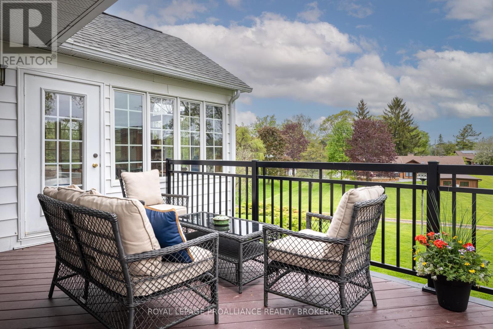 












1682 SOUTH BOULEVARD

,
Kingston (Kingston East (Incl CFB Kingston)),




Ontario
K7L4V1

