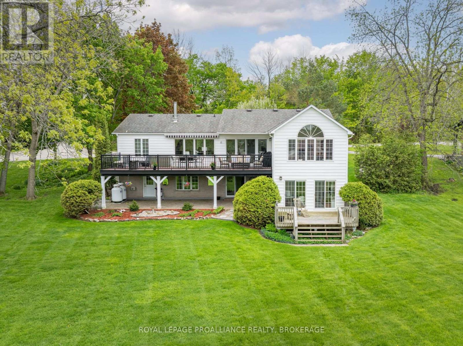 












1682 SOUTH BOULEVARD

,
Kingston (Kingston East (Incl CFB Kingston)),




Ontario
K7L4V1

