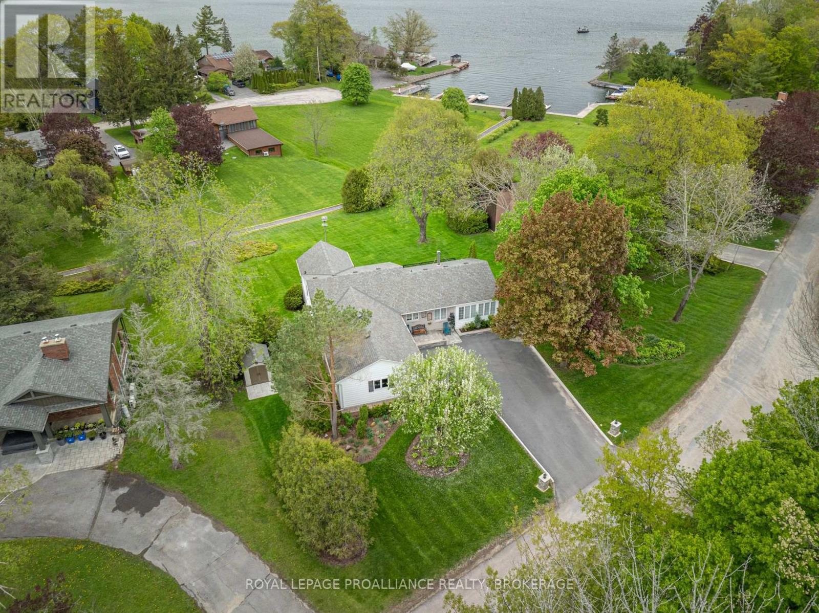 












1682 SOUTH BOULEVARD

,
Kingston (Kingston East (Incl CFB Kingston)),




Ontario
K7L4V1

