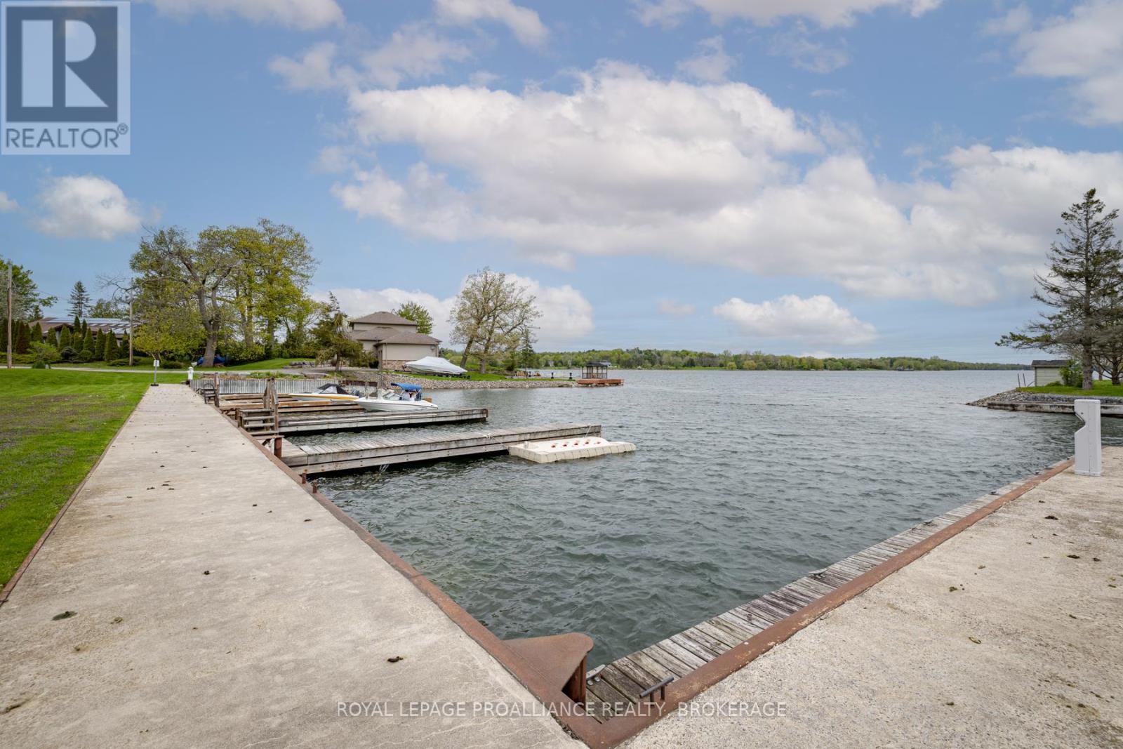 












1682 SOUTH BOULEVARD

,
Kingston (Kingston East (Incl CFB Kingston)),




Ontario
K7L4V1

