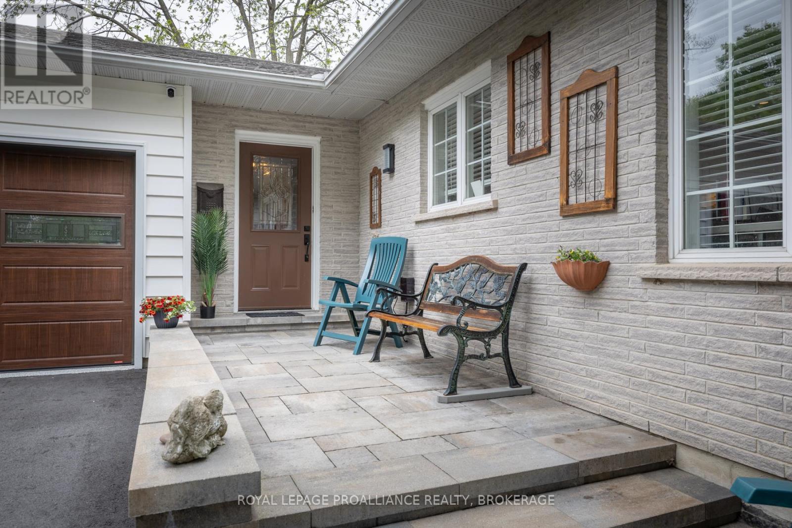 












1682 SOUTH BOULEVARD

,
Kingston (Kingston East (Incl CFB Kingston)),




Ontario
K7L4V1

