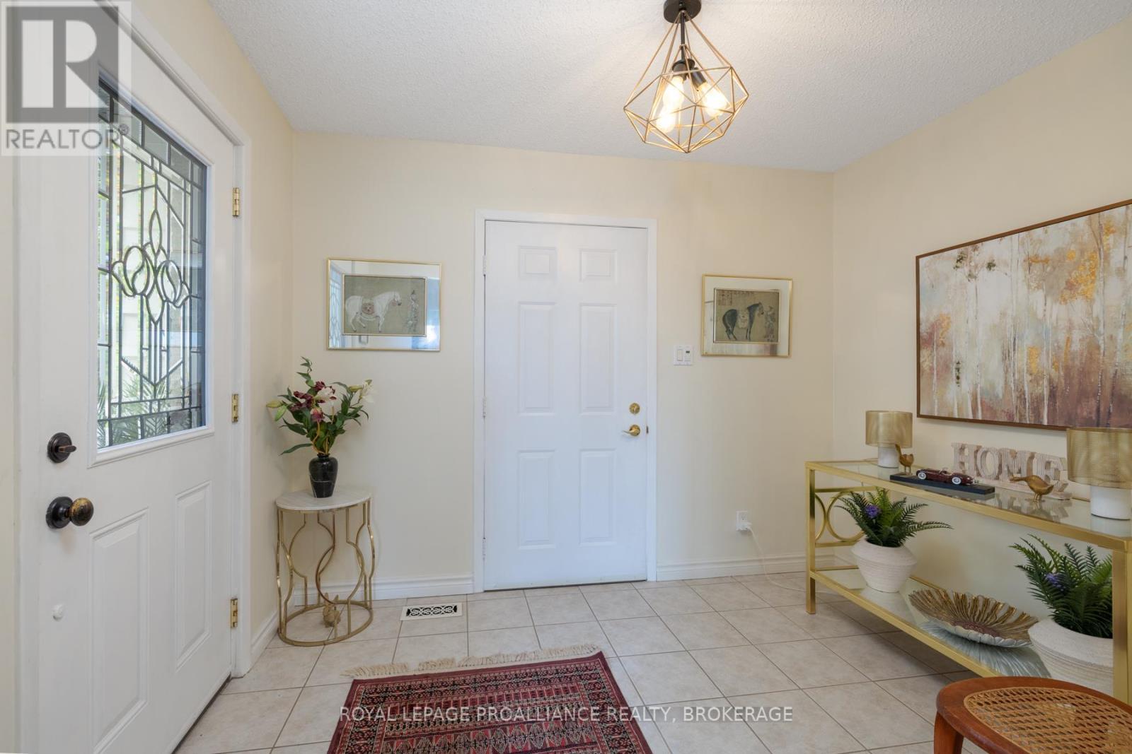 












1682 SOUTH BOULEVARD

,
Kingston (Kingston East (Incl CFB Kingston)),




Ontario
K7L4V1

