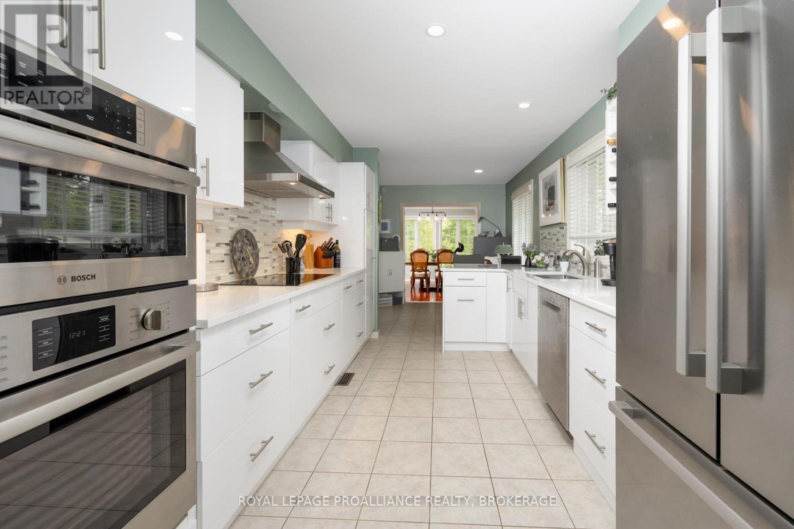 












1682 SOUTH BOULEVARD

,
Kingston (Kingston East (Incl CFB Kingston)),




Ontario
K7L4V1

