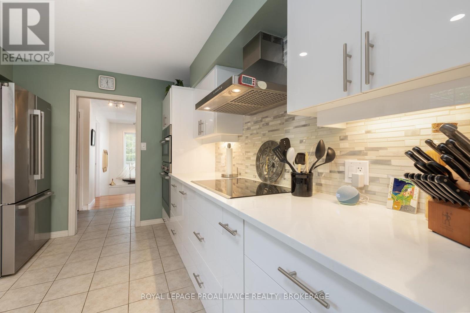












1682 SOUTH BOULEVARD

,
Kingston (Kingston East (Incl CFB Kingston)),




Ontario
K7L4V1

